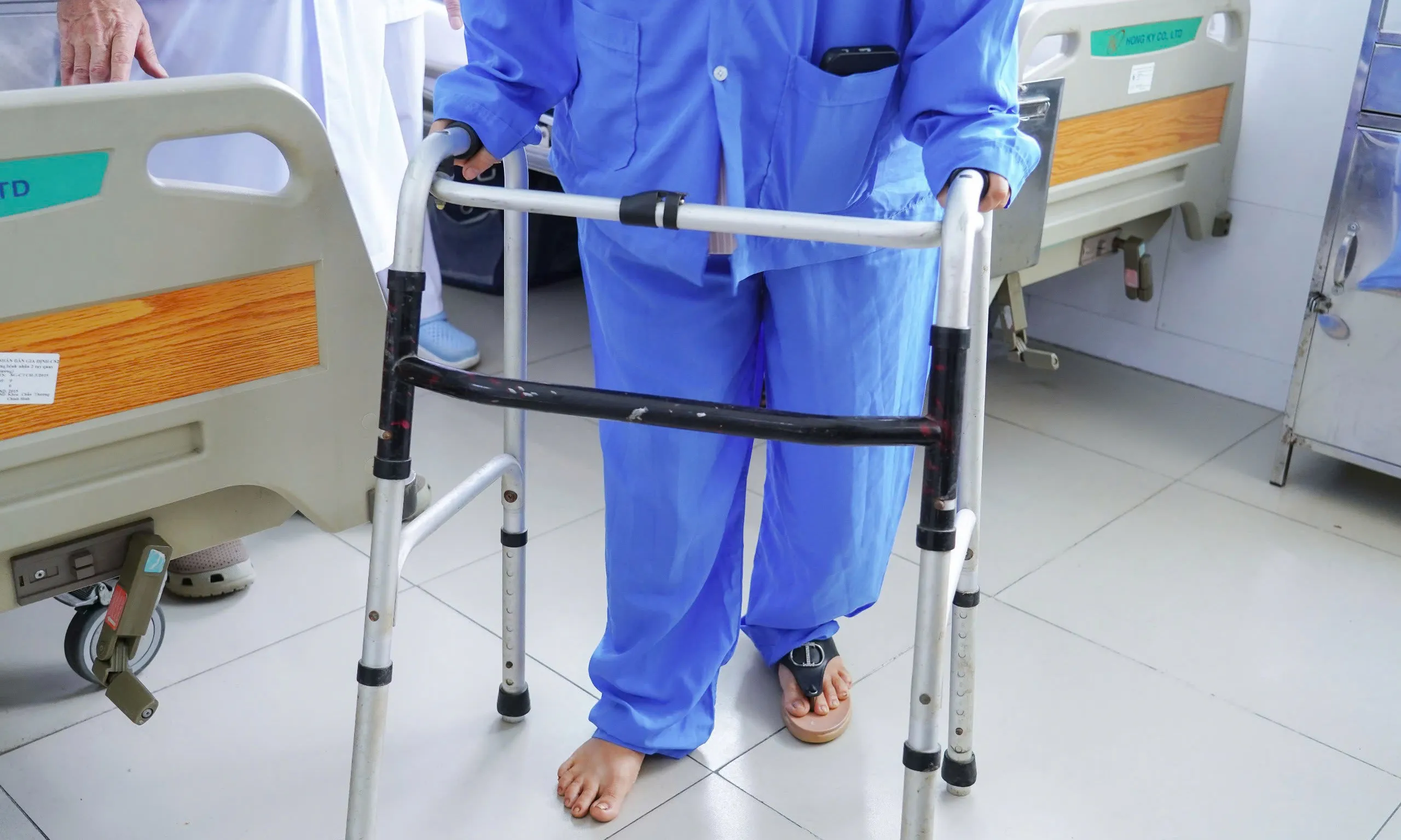 Phẫu thuật thành công khớp háng giúp người phụ nữ tìm lại bước đi