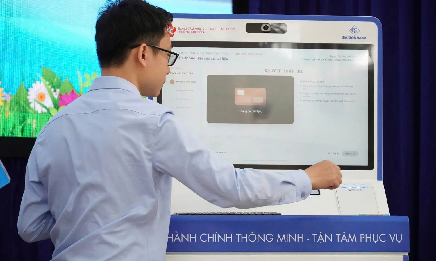 Kiosk thông minh hỗ trợ hành chính công đầu tiên tại TPHCM đi vào hoạt động.
