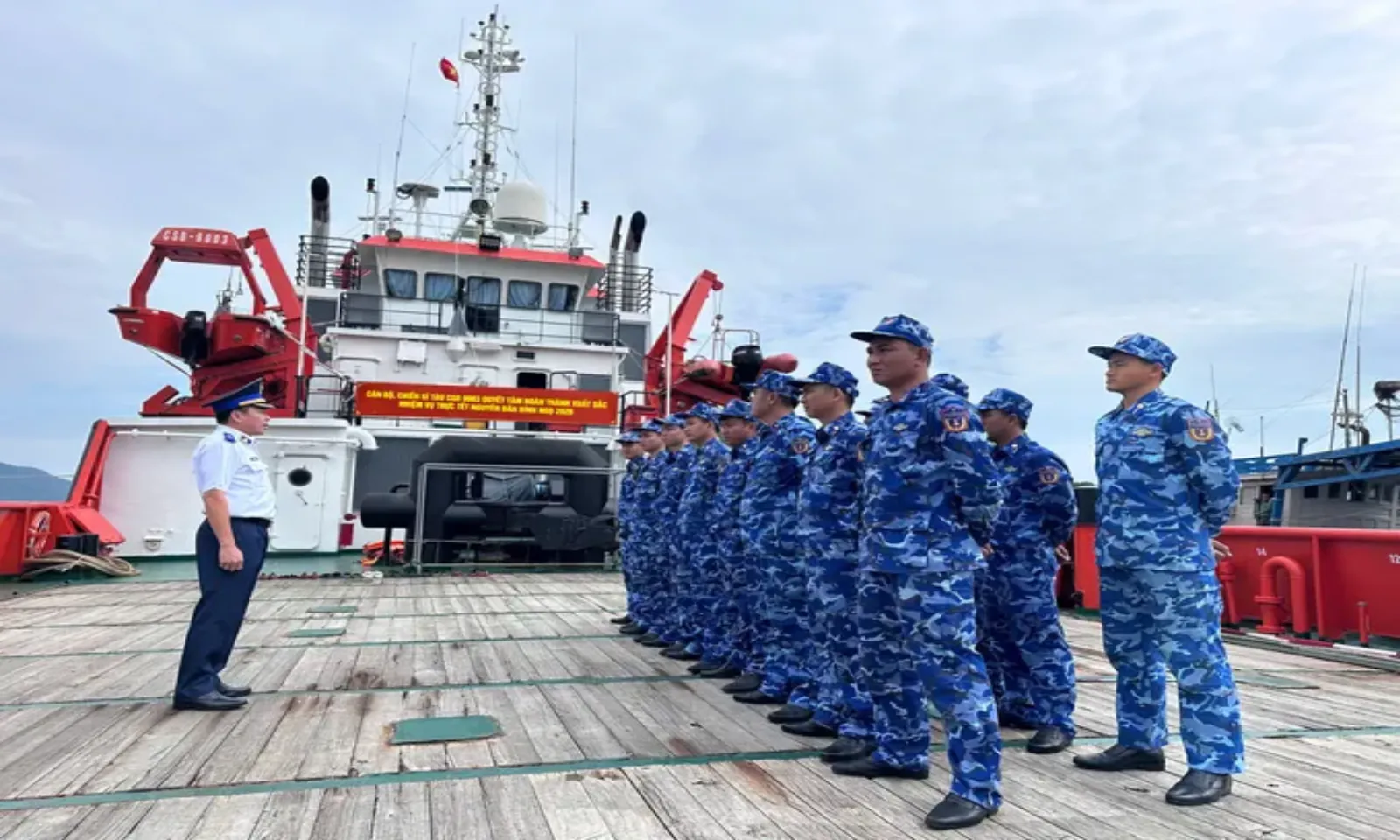 Tàu Cảnh sát biển 9003 bảo vệ bình yên biển đảo dịp Tết Bính Ngọ - Hình 1