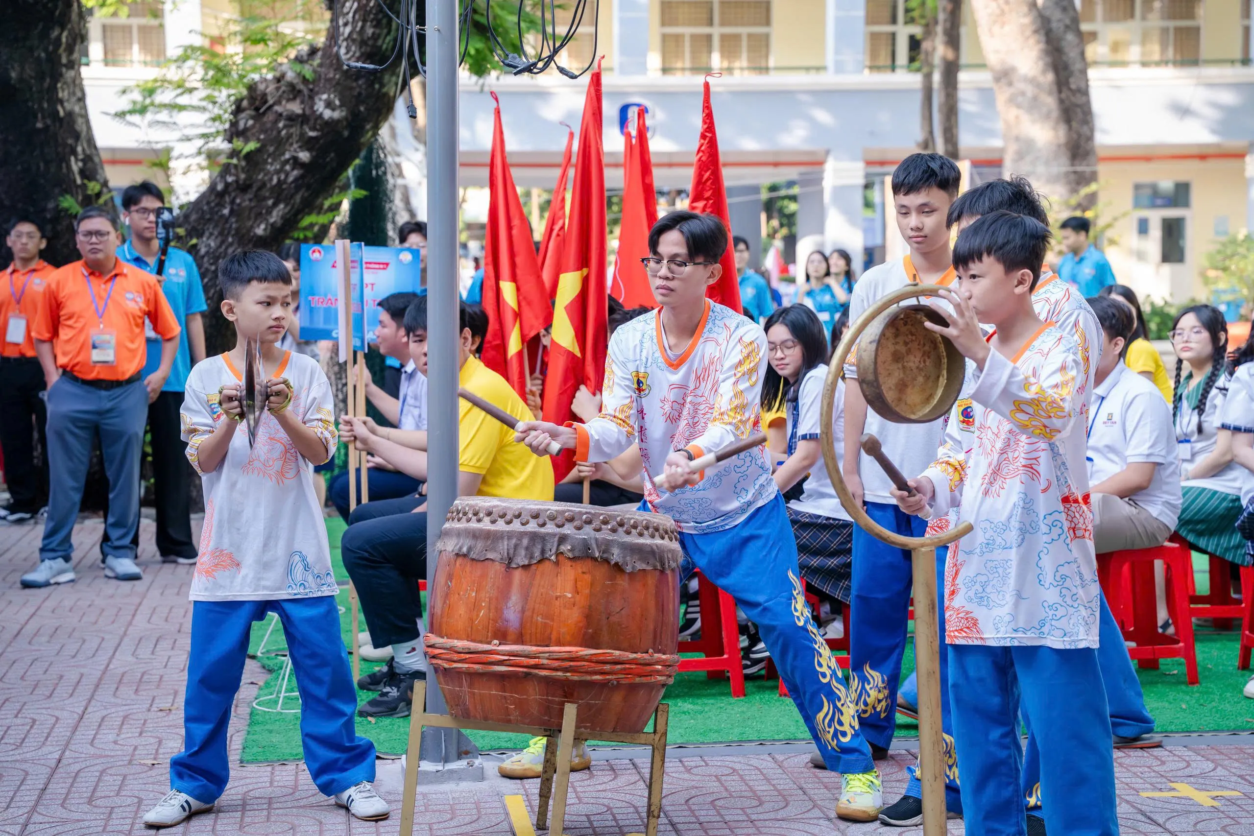 Học sinh biểu diễn tại ngày hội