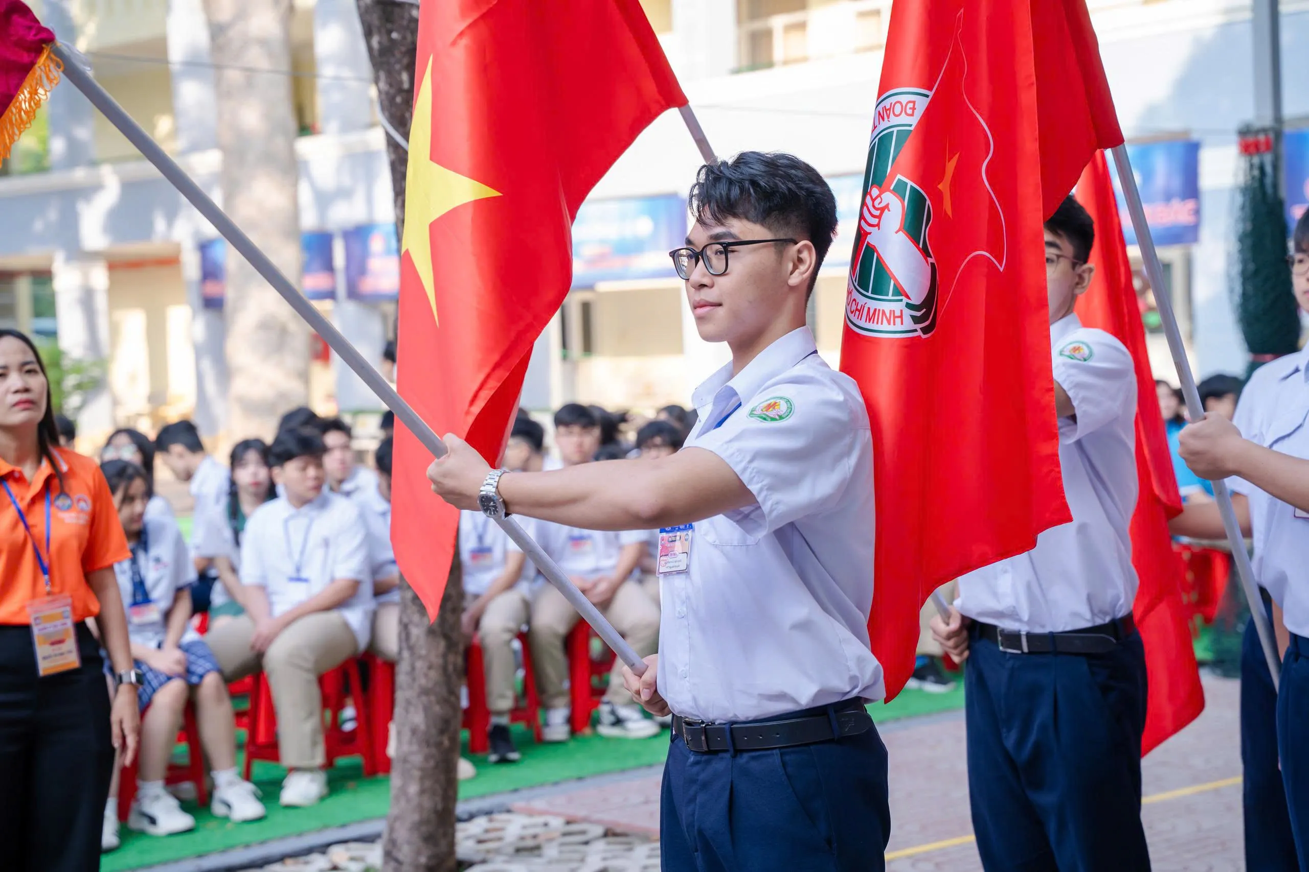 Học sinh tham gia diễu hành