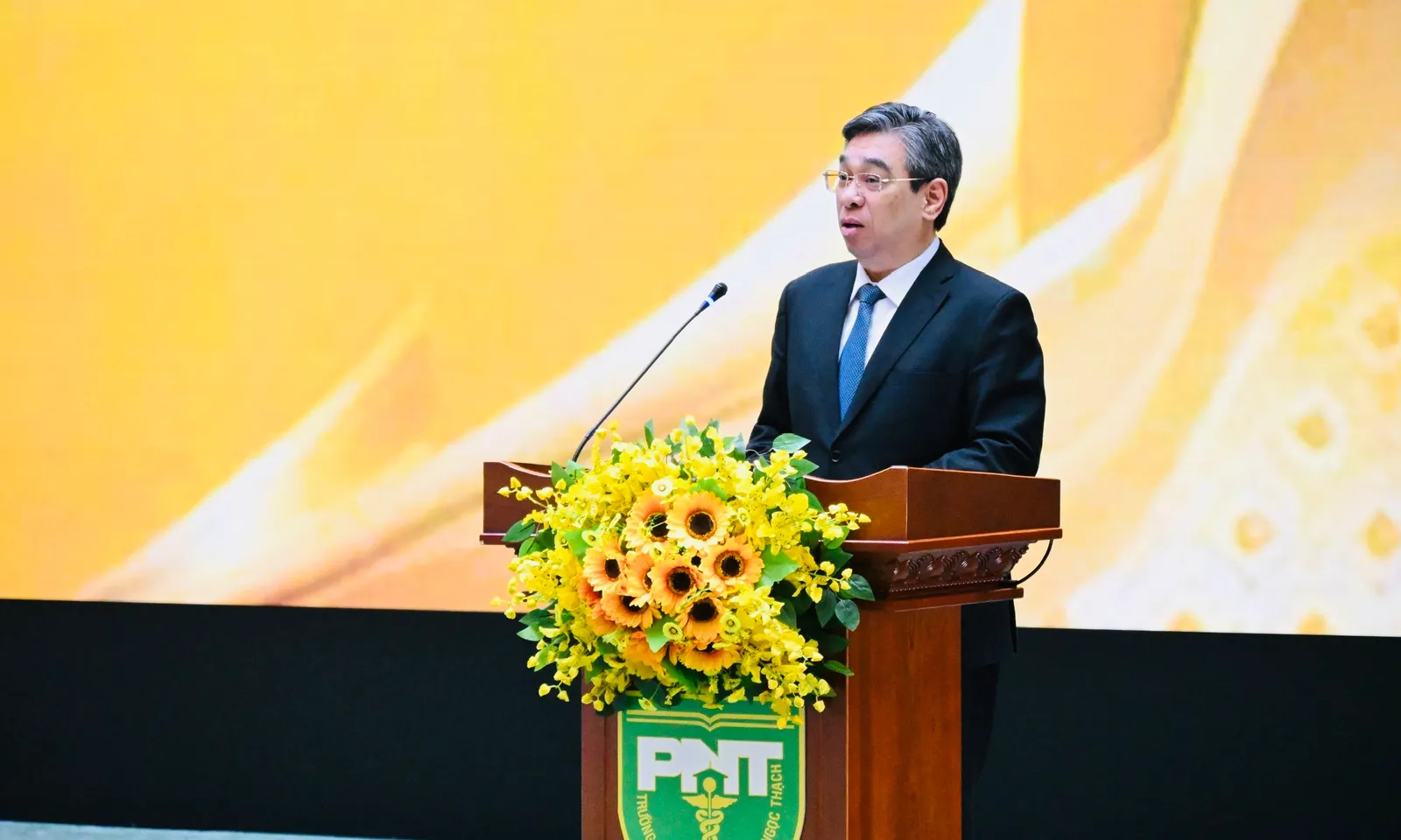 Phát triển y tế TPHCM theo hướng “đa tầng - đa cực - đa trung tâm”