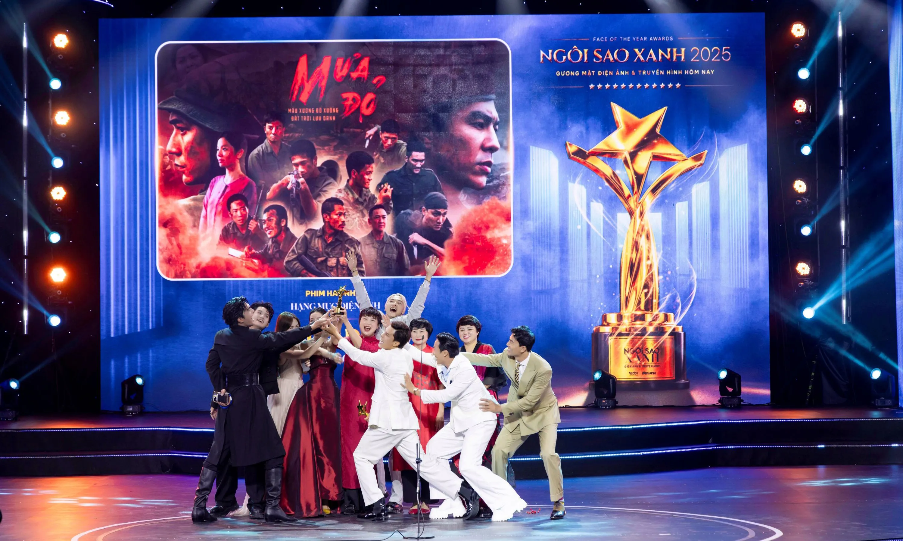 'Mưa đỏ' thắng lớn tại Ngôi sao Xanh 2025
