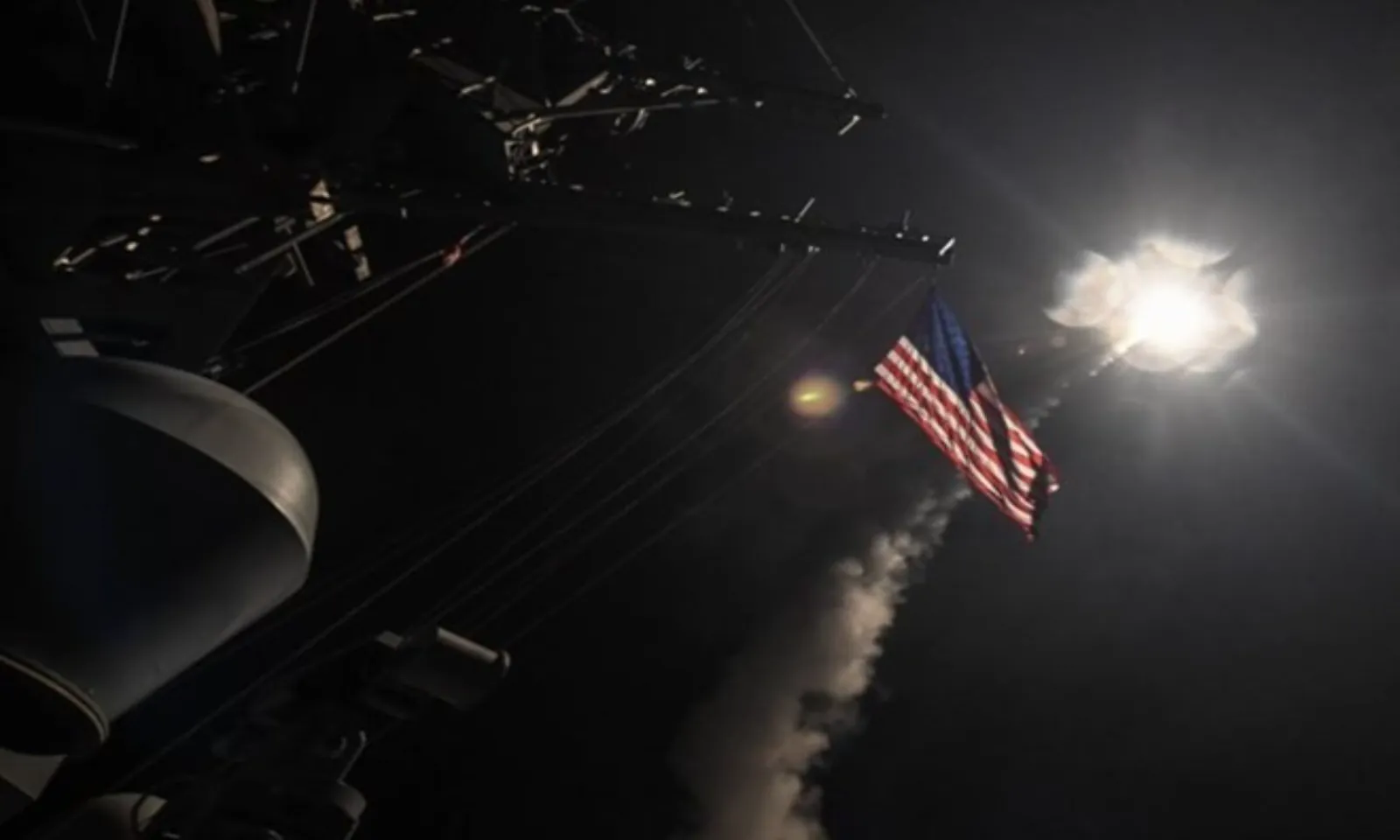 Mỹ và đồng minh không kích hơn 35 mục tiêu IS tại Syria