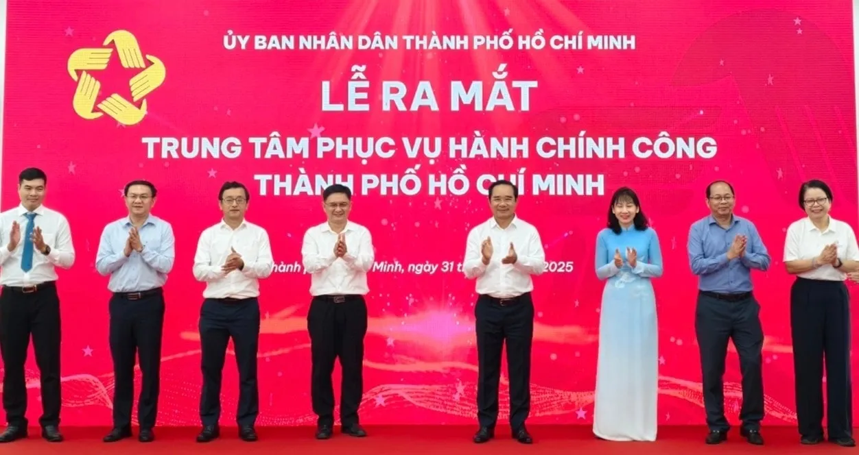 Chủ tịch UBND TP Nguyễn Văn Được, lãnh đạo các sở ngành tại lễ ra mắt Trung tâm phục hành chính công TPHCM