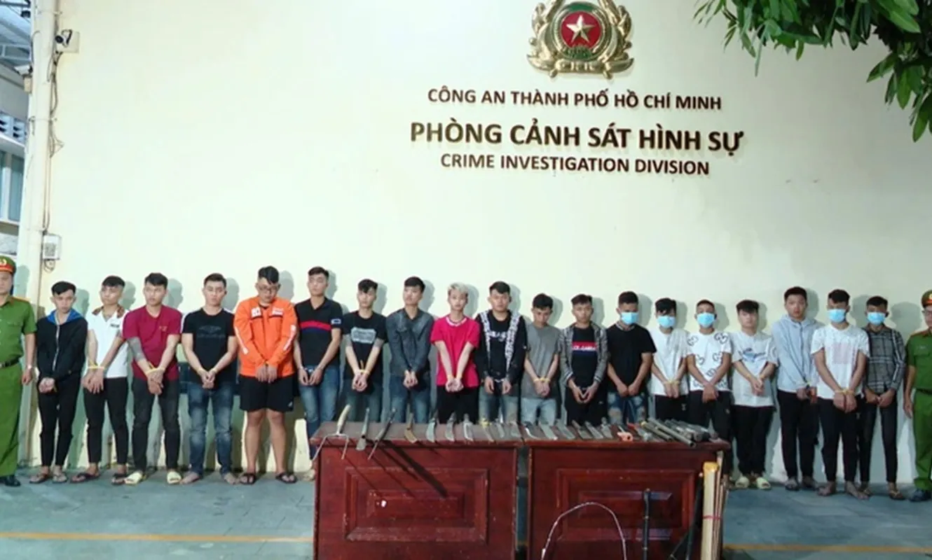 TPHCM: 19 người bị bắt sau vụ cầm hung khí đánh nhau