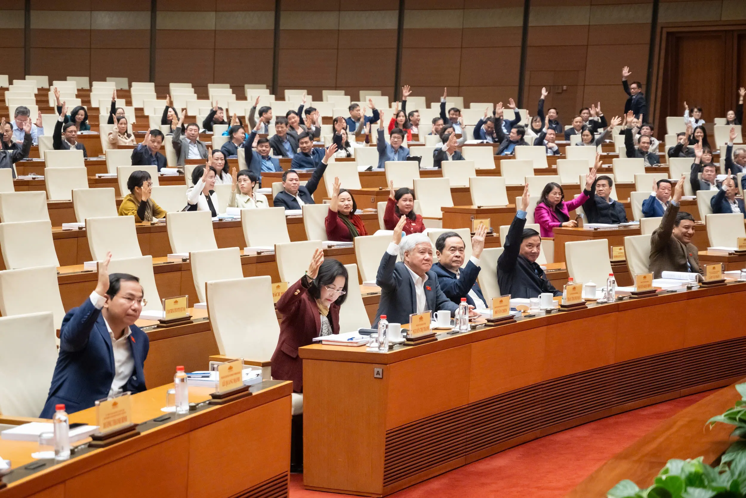 Hội nghị lấy ý kiến cử tri nơi công tác đối với 122 người được UBTV Quốc hội giới thiệu ứng cử đại biểu Quốc hội hoạt động chuyên trách khóa XVI ở Trung ương