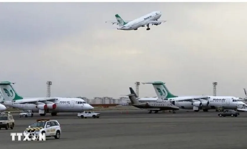 Iran mở lại không phận sau khi tạm thời đóng cửa