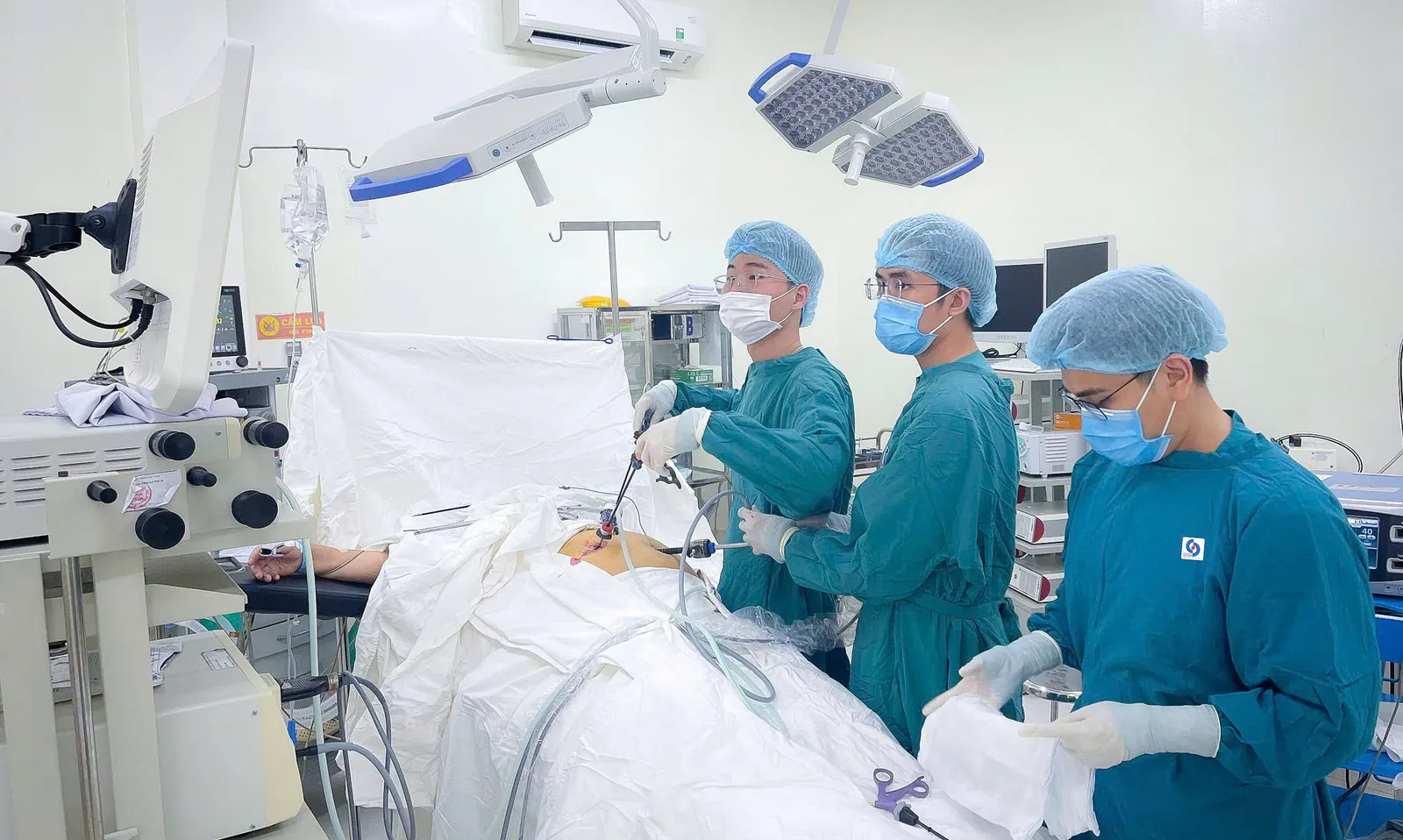 Ca bệnh “sỏi chồng sỏi” được điều trị thành công chỉ trong một lần phẫu thuật