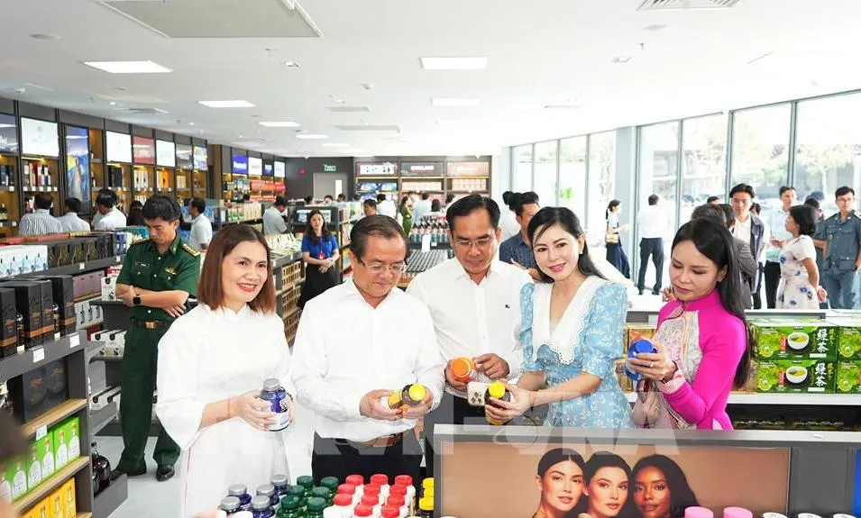 Khai trương cửa hàng miễn thuế tại cửa khẩu Mộc Bài