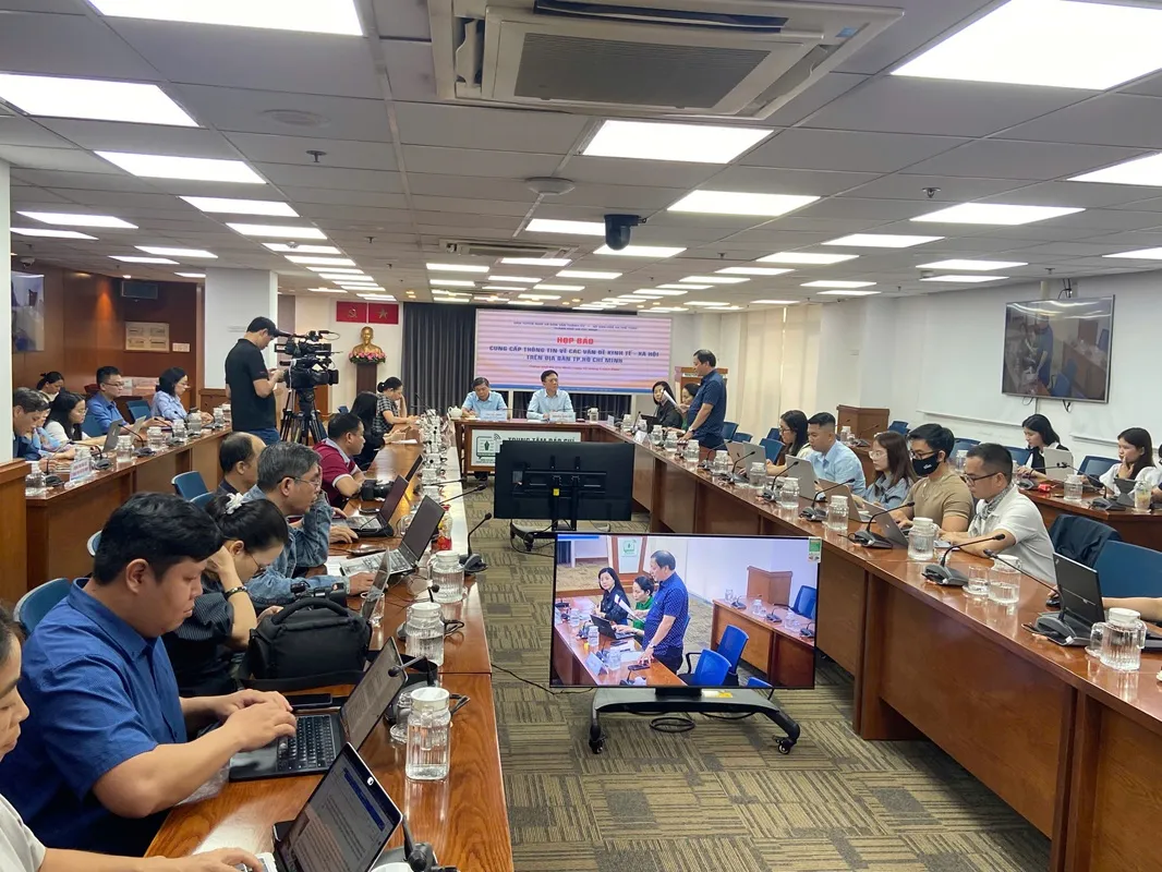 Họp báo về tình hình kinh tế văn hóa xã hội của TPHCM. Ảnh Phước Tiến