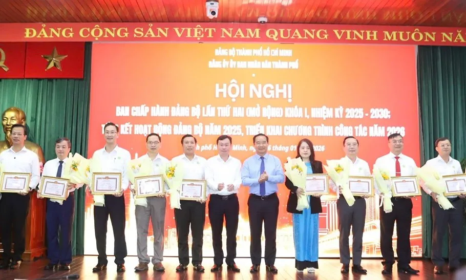 Chủ tịch UBND TP: không đùn đẩy, không né tránh, không sợ sệt