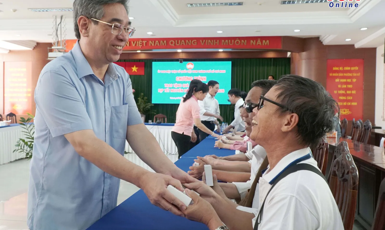 TPHCM trao quà Tết, hỗ trợ công nghệ cho người khiếm thị