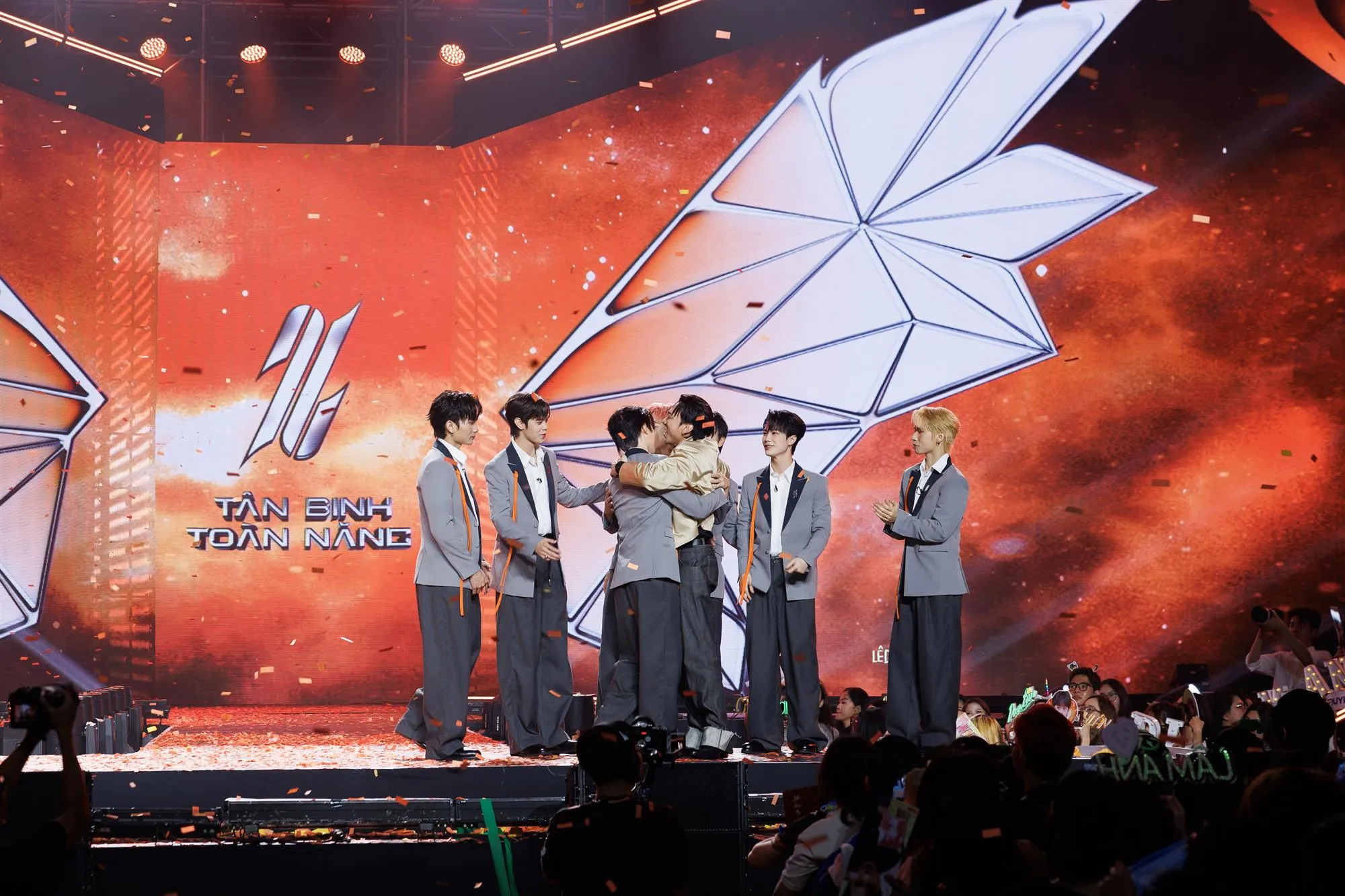 NSX Toàn năng SOOBIN chúc mừng các thành viên UPRIZE 