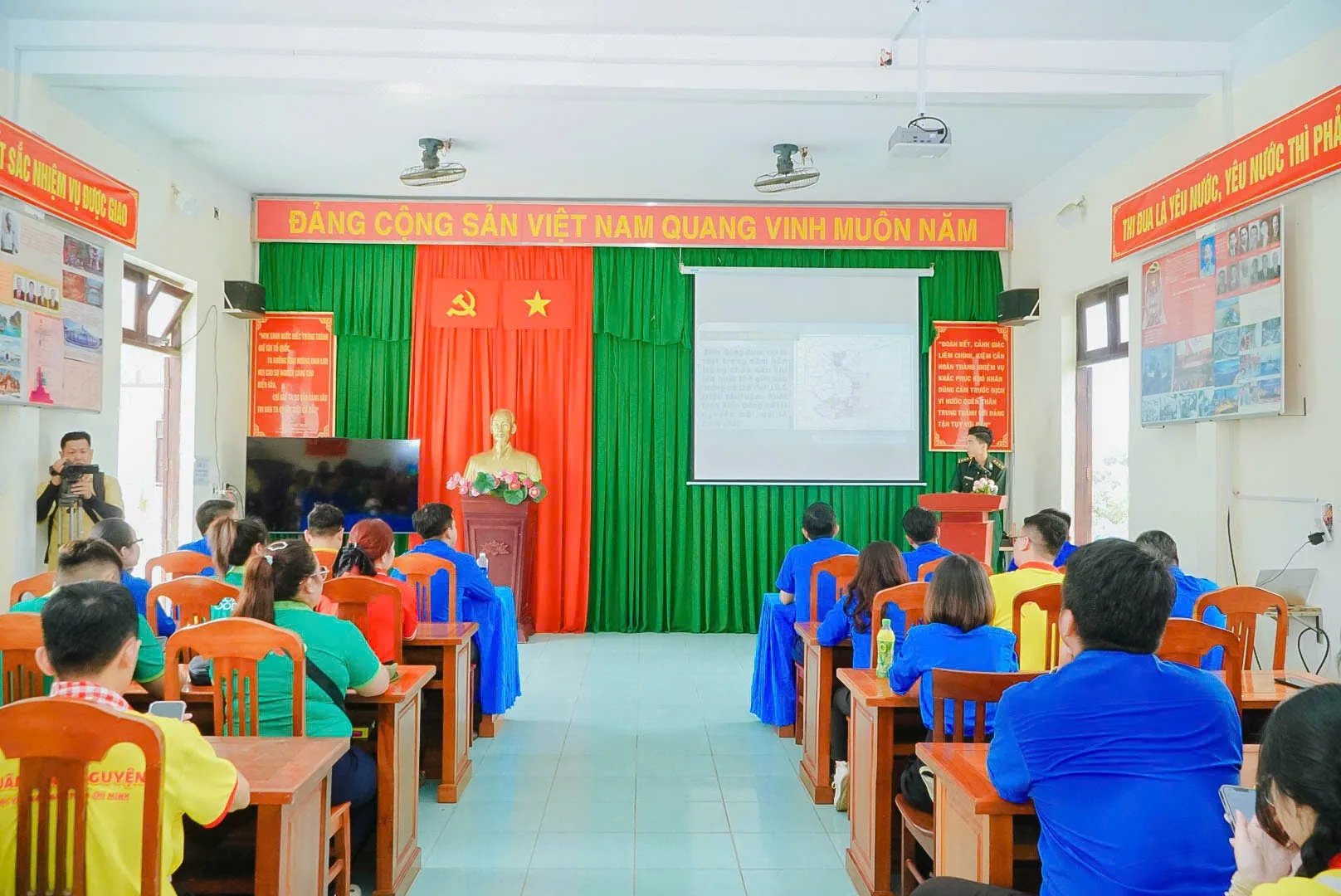 z7443363645380_14aac91eecf211a57716331dd7b2a294