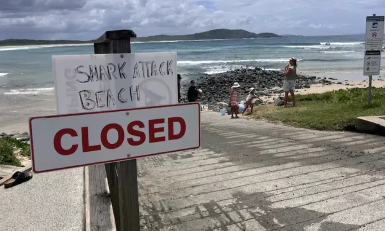 Australia đóng cửa nhiều bãi biển sau loạt cá mập tấn công liên tiếp – Hình 1