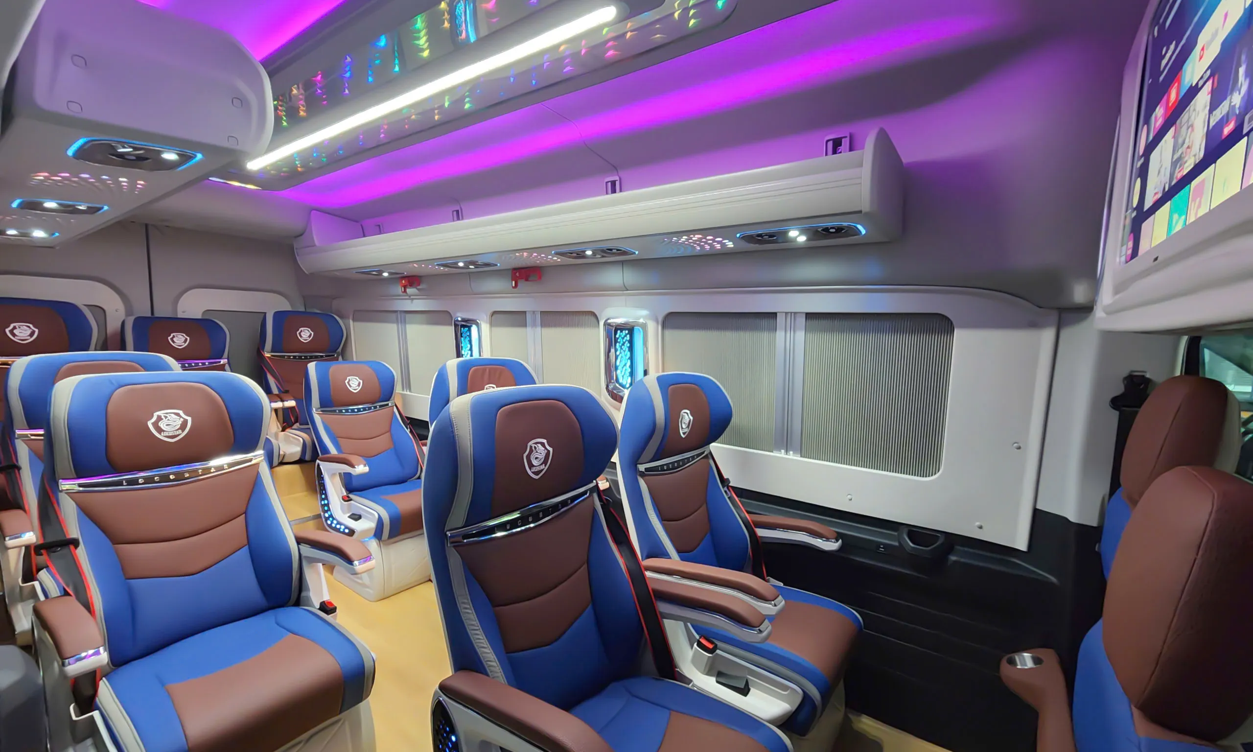 LOCOSTAR-noi-that-limousine-1