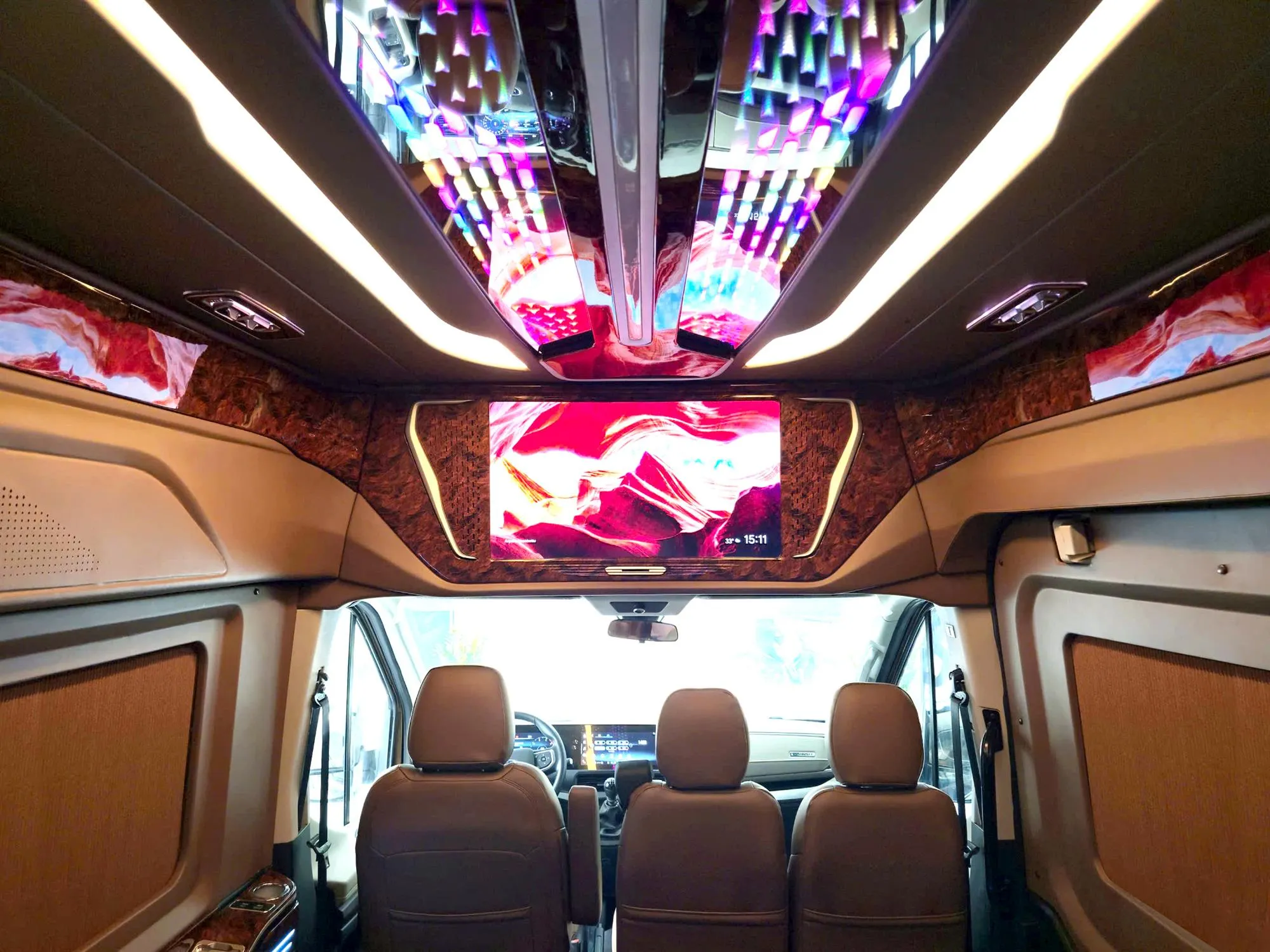 LOCOSTAR-noi-that-limousine-3