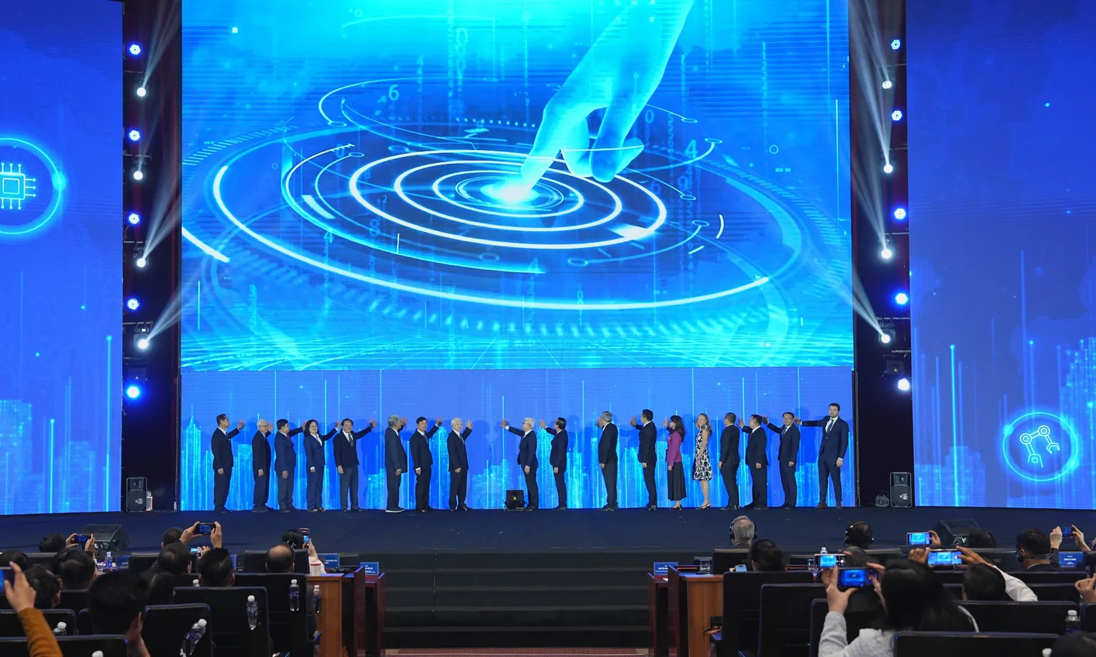 Khi Nhà nước là “người xây cầu”