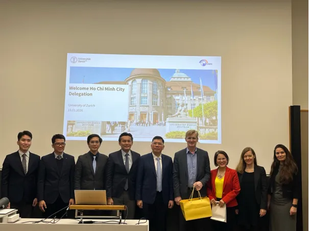 pho-chu-tich-ubnd-tp-hoang-nguyen-dinh-cung-cac-dai-bieu-tai-dien-dan-kinh-te-the_20260122201752