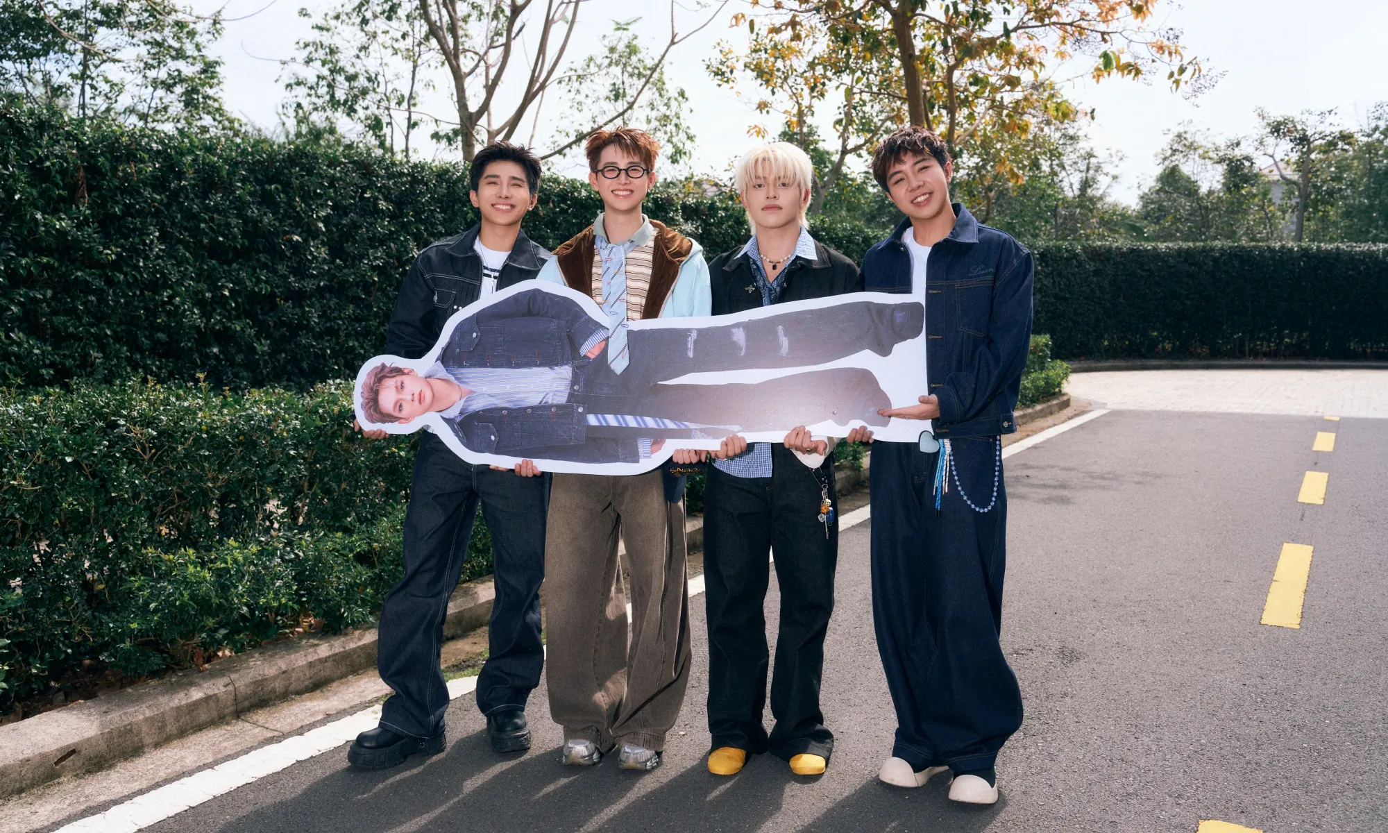 CONGB mời nguyên dàn anh trai hùng hậu vào MV Nhớ Em 8 Lần, chính thức debut với EP CONGBDAY 