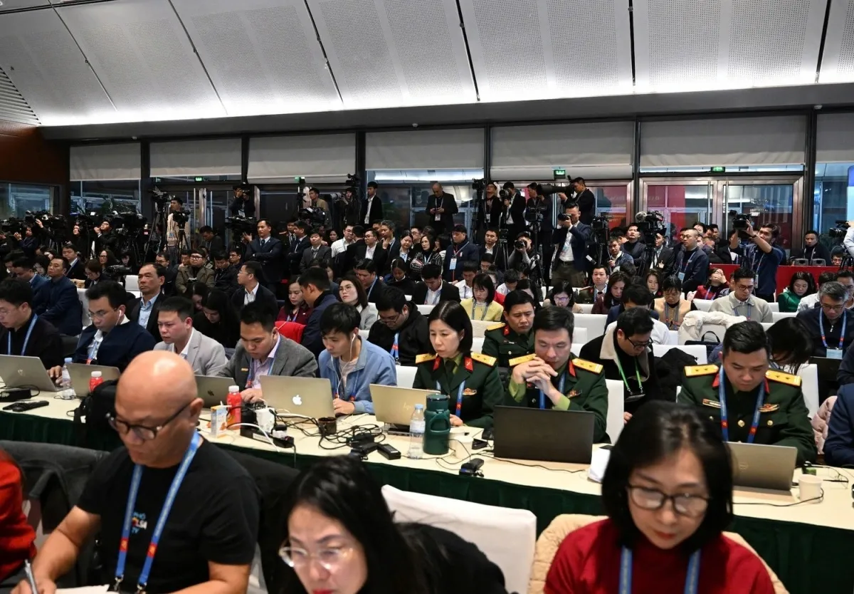 Phóng viên quốc tế tham dự đưa tin về Đại hội XIV. Ảnh VOV