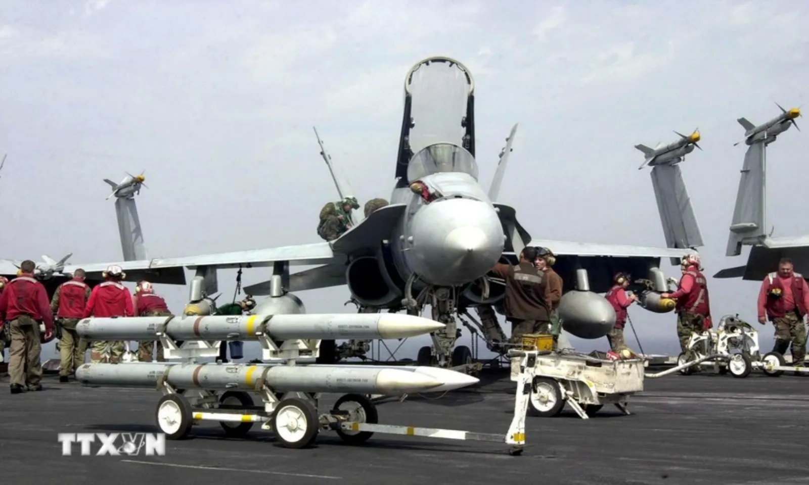 Hải quân Mỹ điều hơn 132.000 tấn khí tài tới Trung Đông