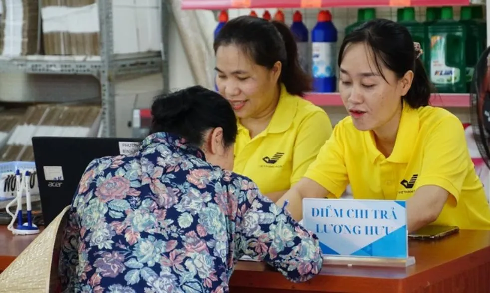 TPHCM chi trả lương hưu trợ cấp và bảo hiểm xã hội tháng 2 và tháng 3/2026