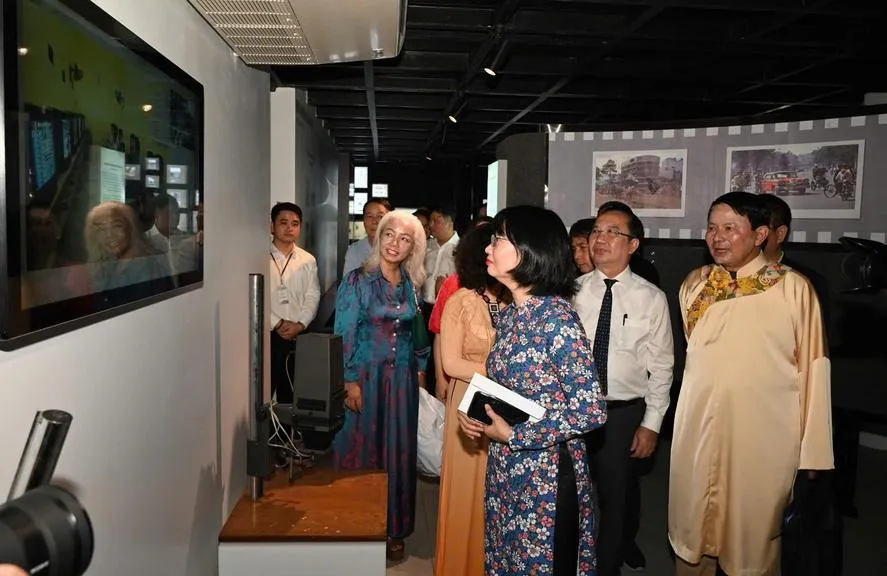 lanh-dao-tp-tham-qua-nha-trien-lam_20260127075035