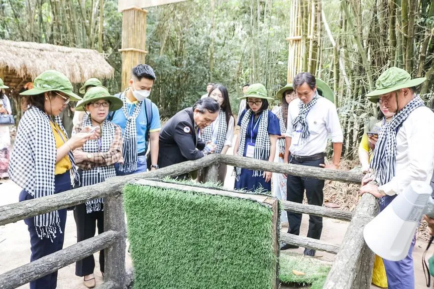 ba-con-kieu-bao-tham-quan-khu-di-tich-lich-su-dia-dao-cu-chi_20260127125428