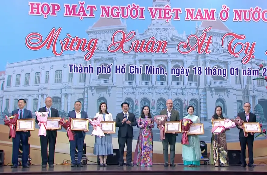 kieu-bao-tieu-bieu-duoc-bieu-duong-tet-at-ty-2025_20260127125420