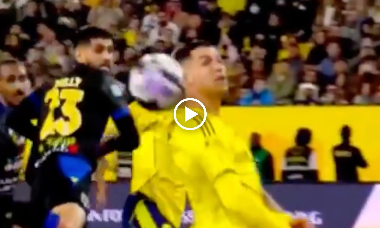 VIDEO: Ronaldo né bóng siêu thông minh, Al Nassr sống lại hy vọng vô địch