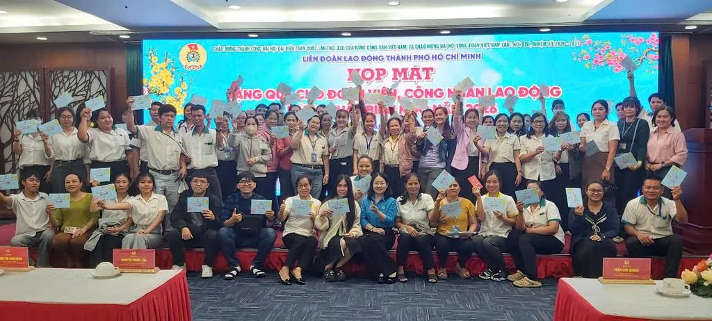 hon-350-doan-vien-cong-nhan-lao-dong-thanh-pho-nhan-qua-tet-binh-ngo-2026_20260127214734