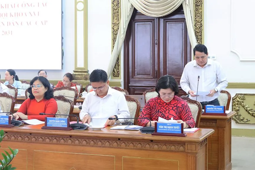 pho-giam-doc-so-noi-vu-nguyen-tan-phong-dung-hang-thu-2-trinh-bay-bao-cao-cong-tac-chuan-bi-bau-cu_20260127180818