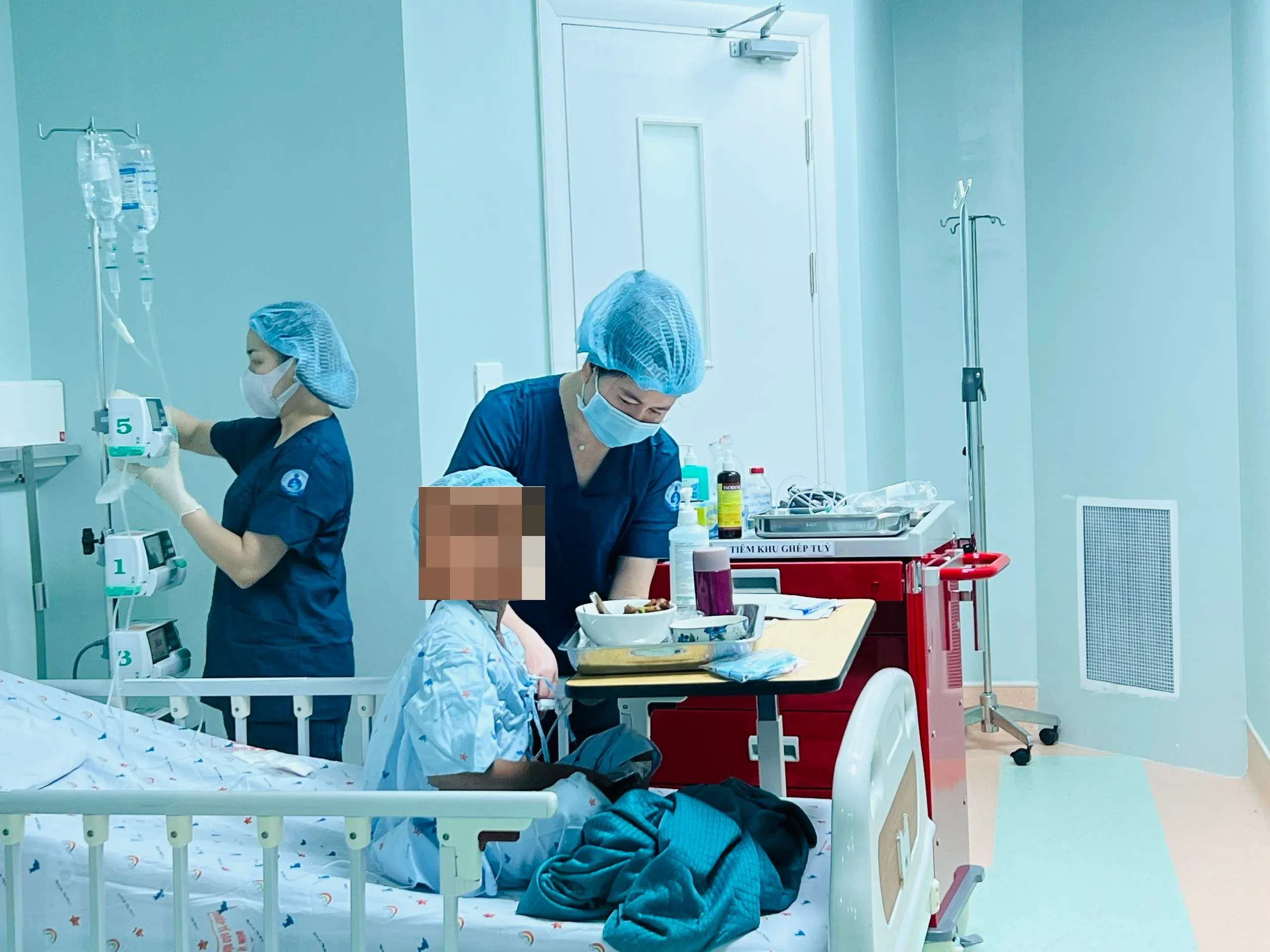 Bệnh nhi được chăm sóc tích cực tại bệnh viện