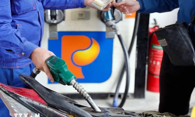 Giá xăng dầu trong nước đồng loạt tăng, xăng RON95-III có giá hơn 18.800 đồng/lít