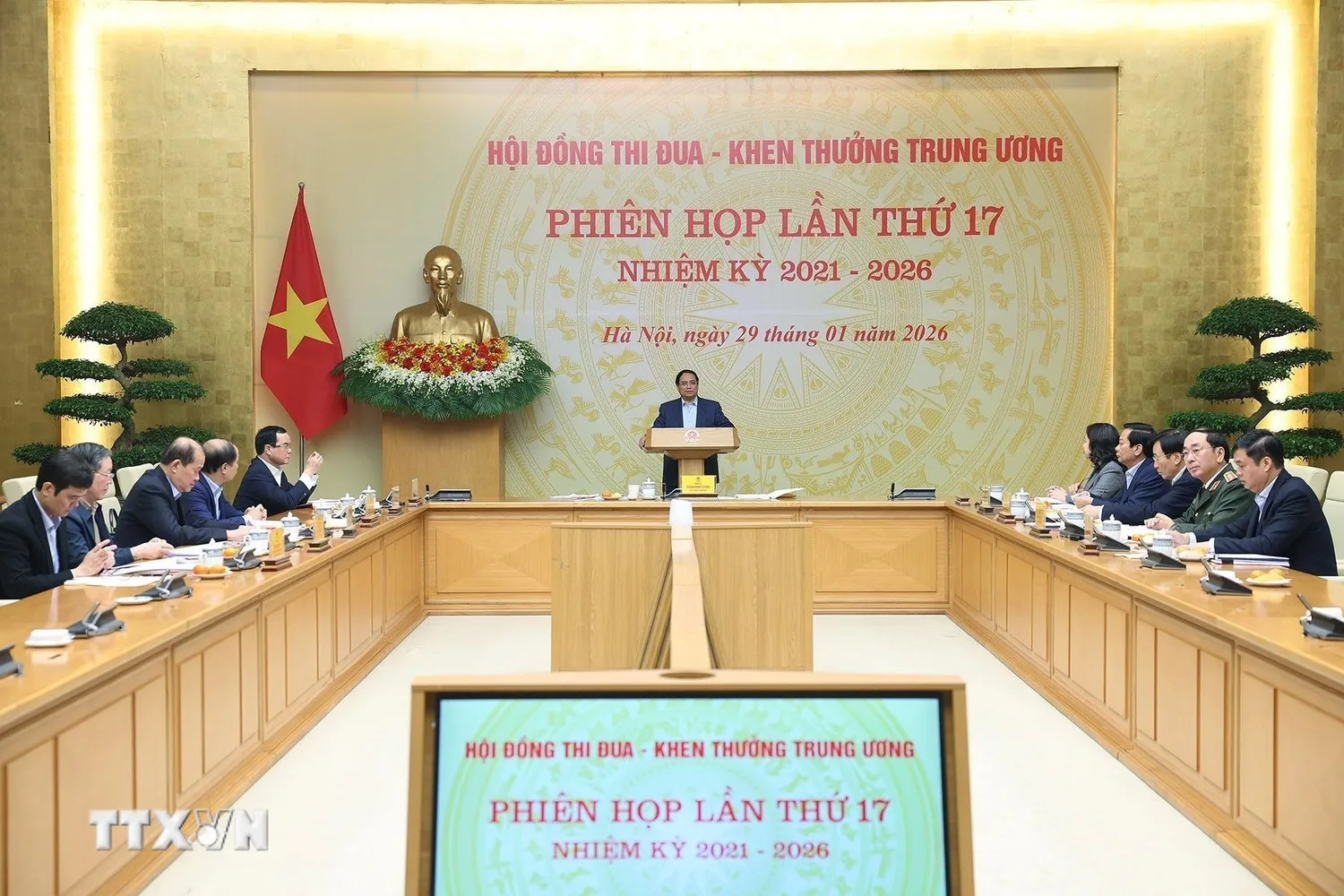 thu-tuong-chu-tri-phien-hop-lan-thu-17-cua-hoi-dong-thi-dua-khen-thuong-trung-uong
