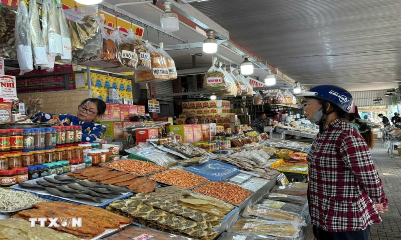 Làng nghề hải sản khô vào vụ cao điểm Tết