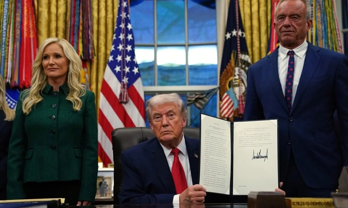 Ông Trump đe dọa áp thuế các quốc gia bán dầu cho Cuba