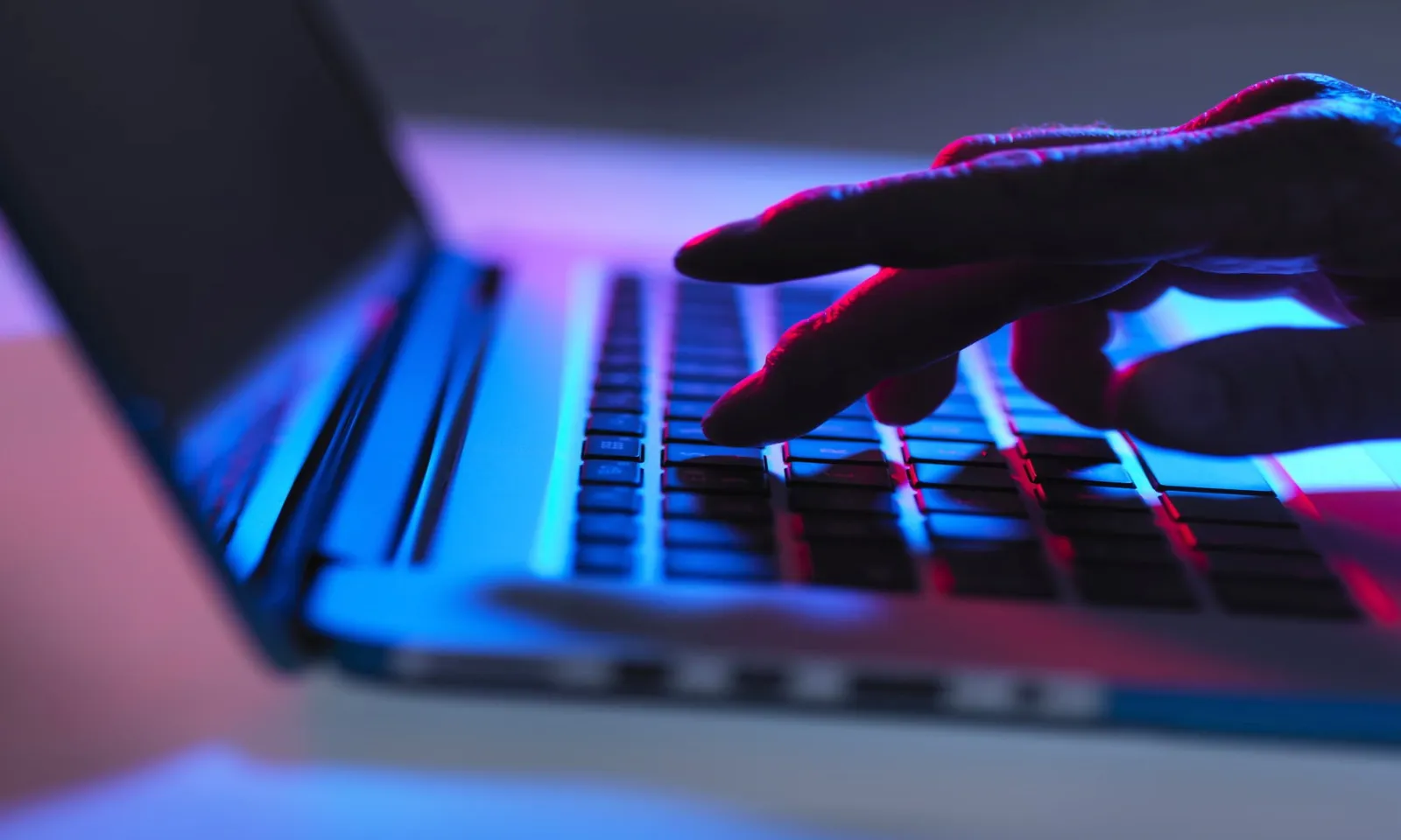 Cảnh báo “đàn AI” thao túng dư luận, đe dọa nền dân chủ - Hình 1