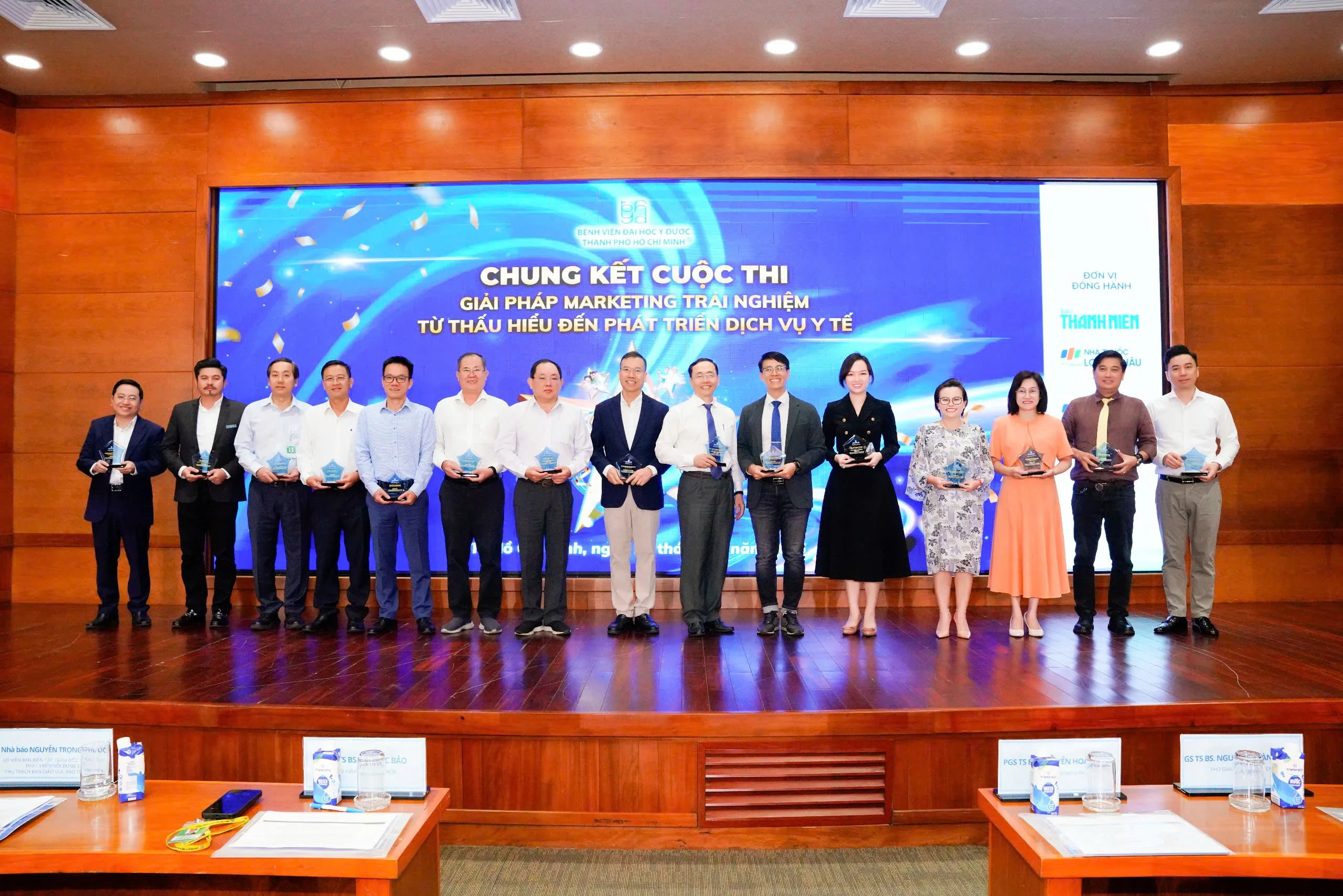 Ban Giám khảo Cuộc thi đã đồng hành xuyên suốt chương trình với nhiều góc nhìn sâu sắc, giúp các đội thi làm rõ hơn ý tưởng, hoàn thiện giải pháp và nhìn thấy con đường triển khai thực tiễn phía trư