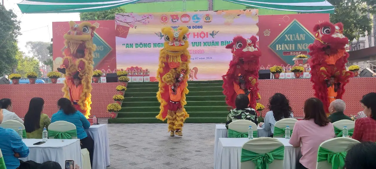 Tưng bừng lân sư rồng chào mừng ngày hội