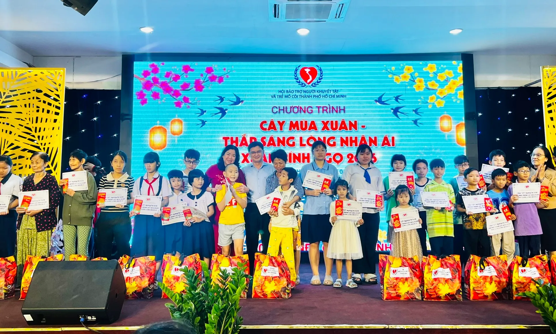 Hơn 2.000 người khuyết tật và trẻ mồ côi được chăm lo Tết Bính Ngọ 2026