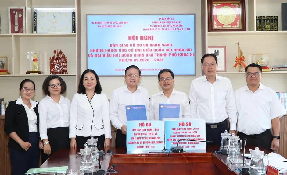 uy-ban-bau-cu-tphcm-ban-giao-ho-so-nguoi-ung-cu-cho-uy-ban-mttq-viet-nam-tphcm_20260202203500