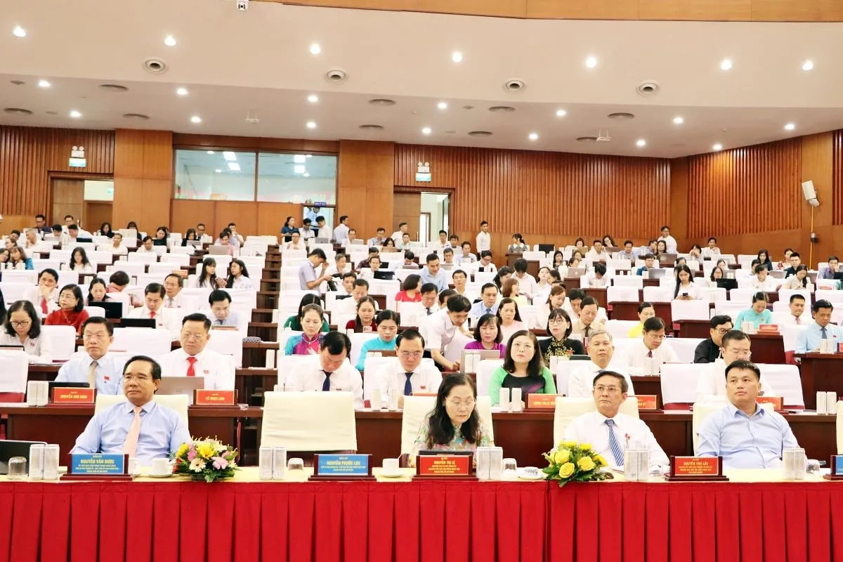 Các đại biểu tham dự kỳ họp thứ 7