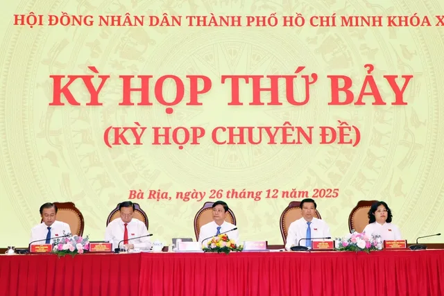Chủ tịch HĐND TPHCM Võ Văn Minh và các Phó Chủ tịch điều hành kỳ họp thứ 7