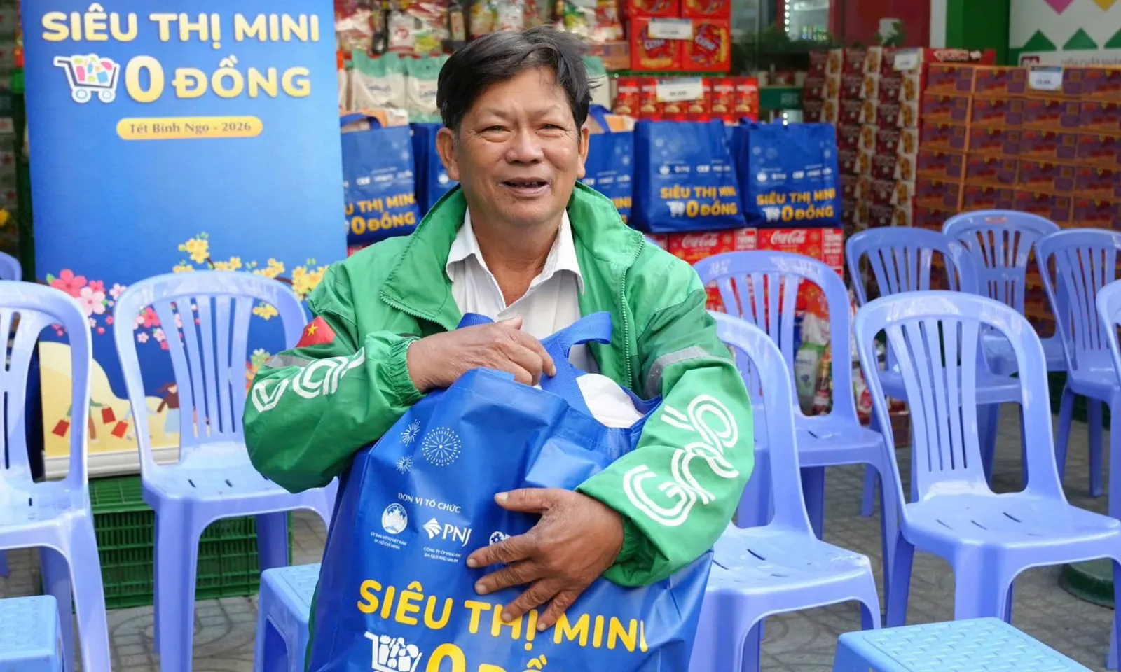 Siêu thị mini 0 đồng: Mang Tết đến 15.000 bà con khó khăn