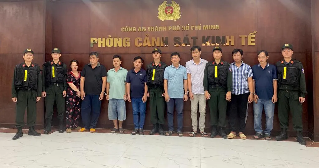 Khởi tố 8 đối tượng trong đường dây sản xuất, buôn bán xăng giả tại TPHCM
