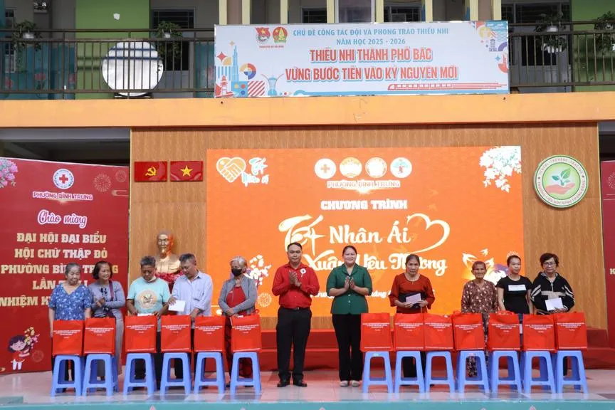 quy-vi-nguoi-ngheo-phuong-binh-trung-da-trao-tang-hon-178-phan-qua-tet-cho-cac-ho-gia-dinh-kho-khan-voi-tong-kinh-phi-tren-130-trieu-dong_20260204091546