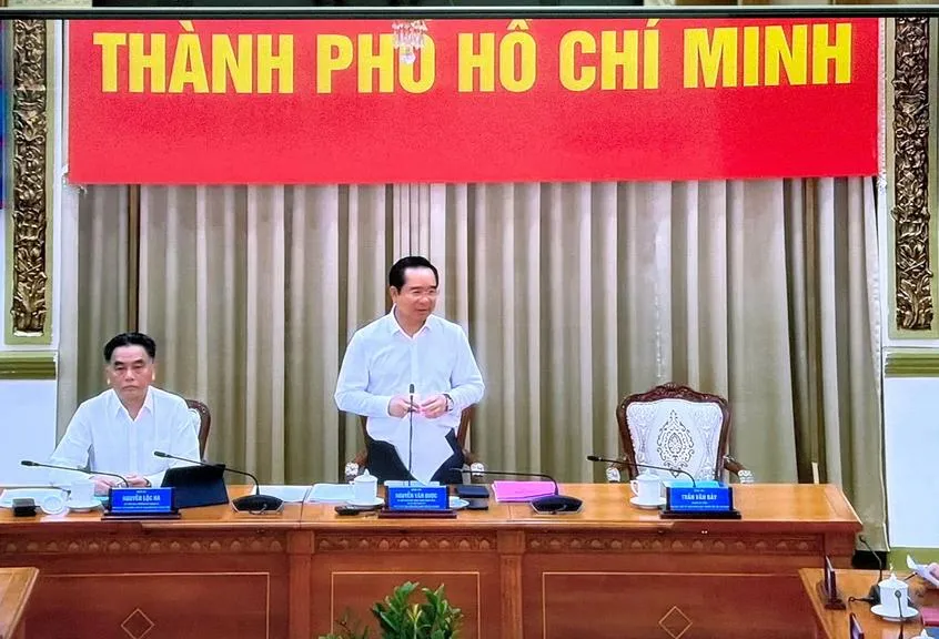 Chủ tịch UBND TPHCM giao nhiệm vụ tăng trưởng hai con số